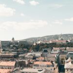 Panorama Budapesztu z historyczną zabudową w słoneczny dzień